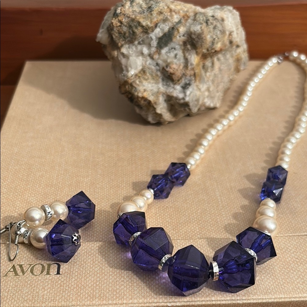 Vintage Avon 1986 Sapphire Blue Faceted Bead & Pearl Necklace Earrings Set